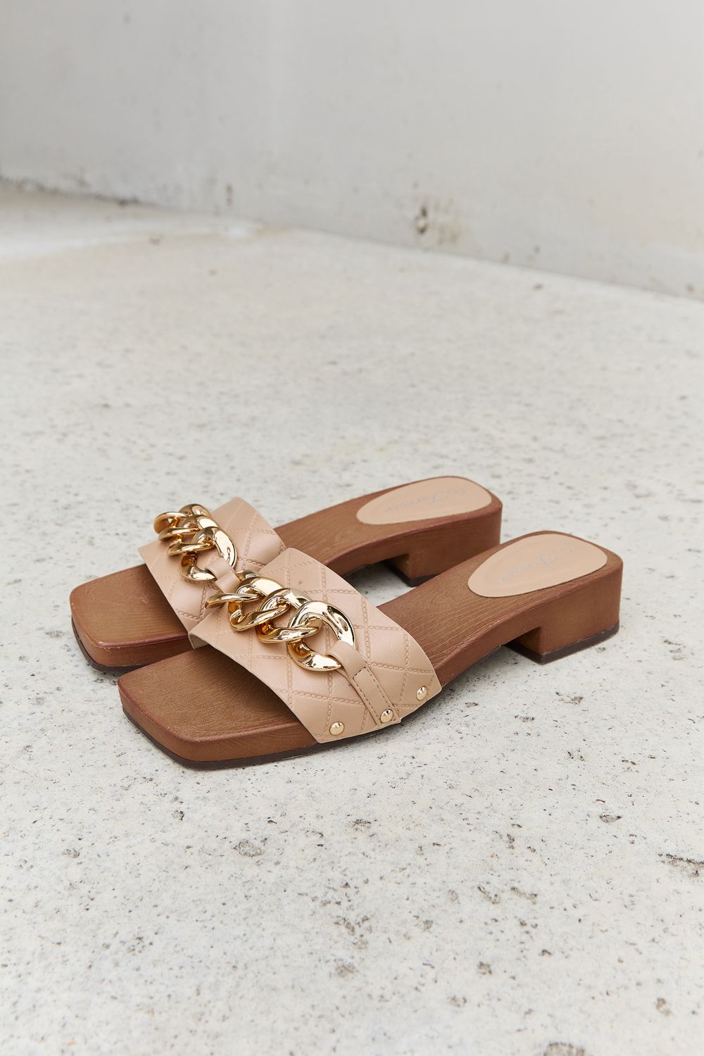 Square Toe Chain Clog | Sandal in Tan
