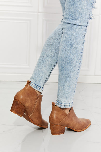 Embroidered Crossover Cowboy Caramel | Bootie