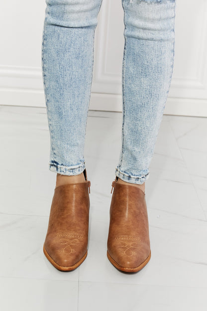Embroidered Crossover Cowboy Caramel | Bootie