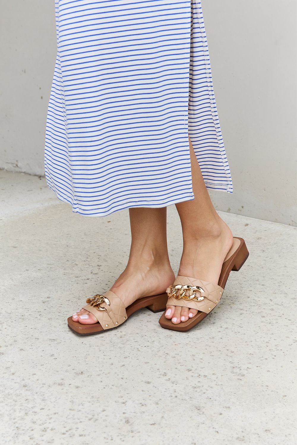 Square Toe Chain Clog | Sandal in Tan