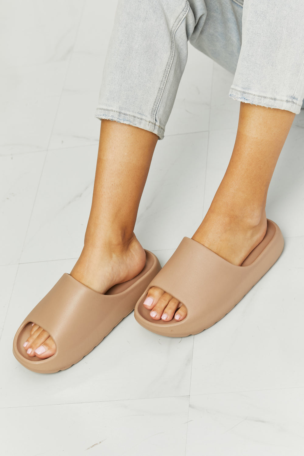 Comfort Cloud Beige | Slides