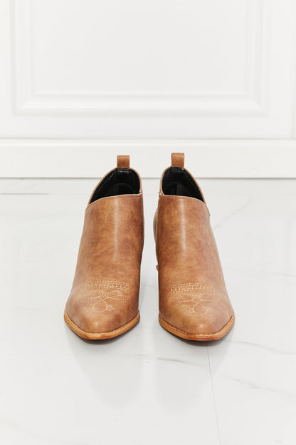 Embroidered Crossover Cowboy Caramel | Bootie