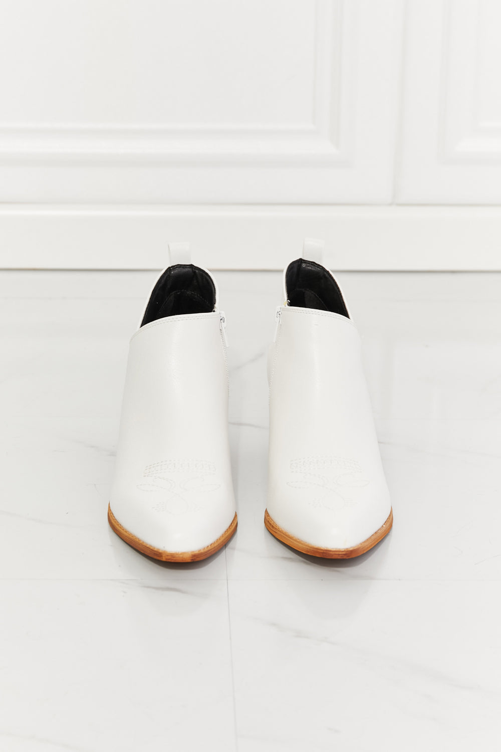 Embroidered Crossover Cowboy White | Bootie