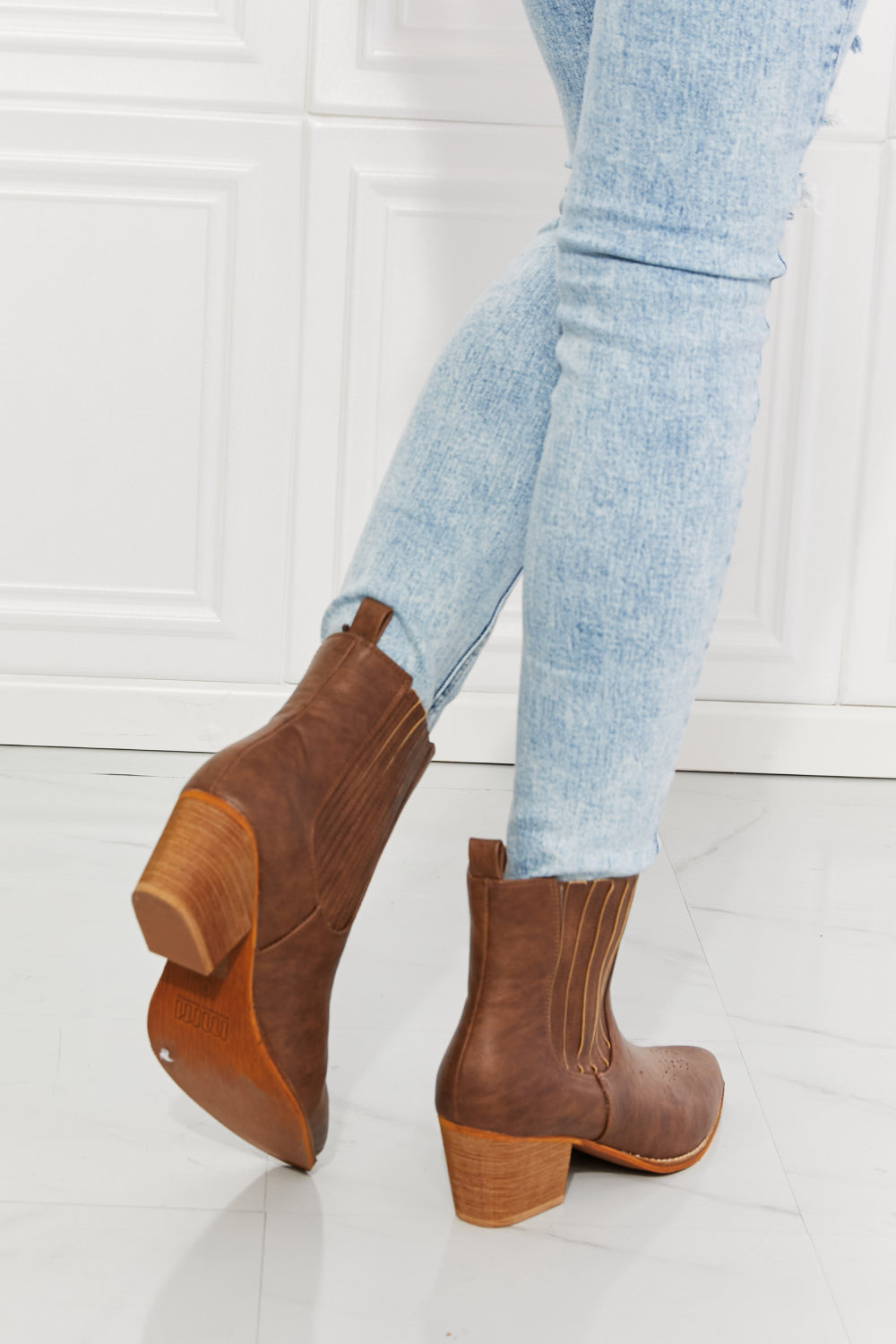 Stacked Heel Chelsea in Chestnut | Boot