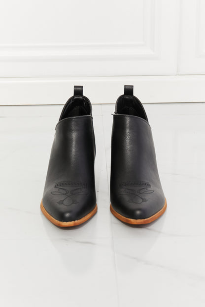Embroidered Crossover Cowboy Black | Bootie