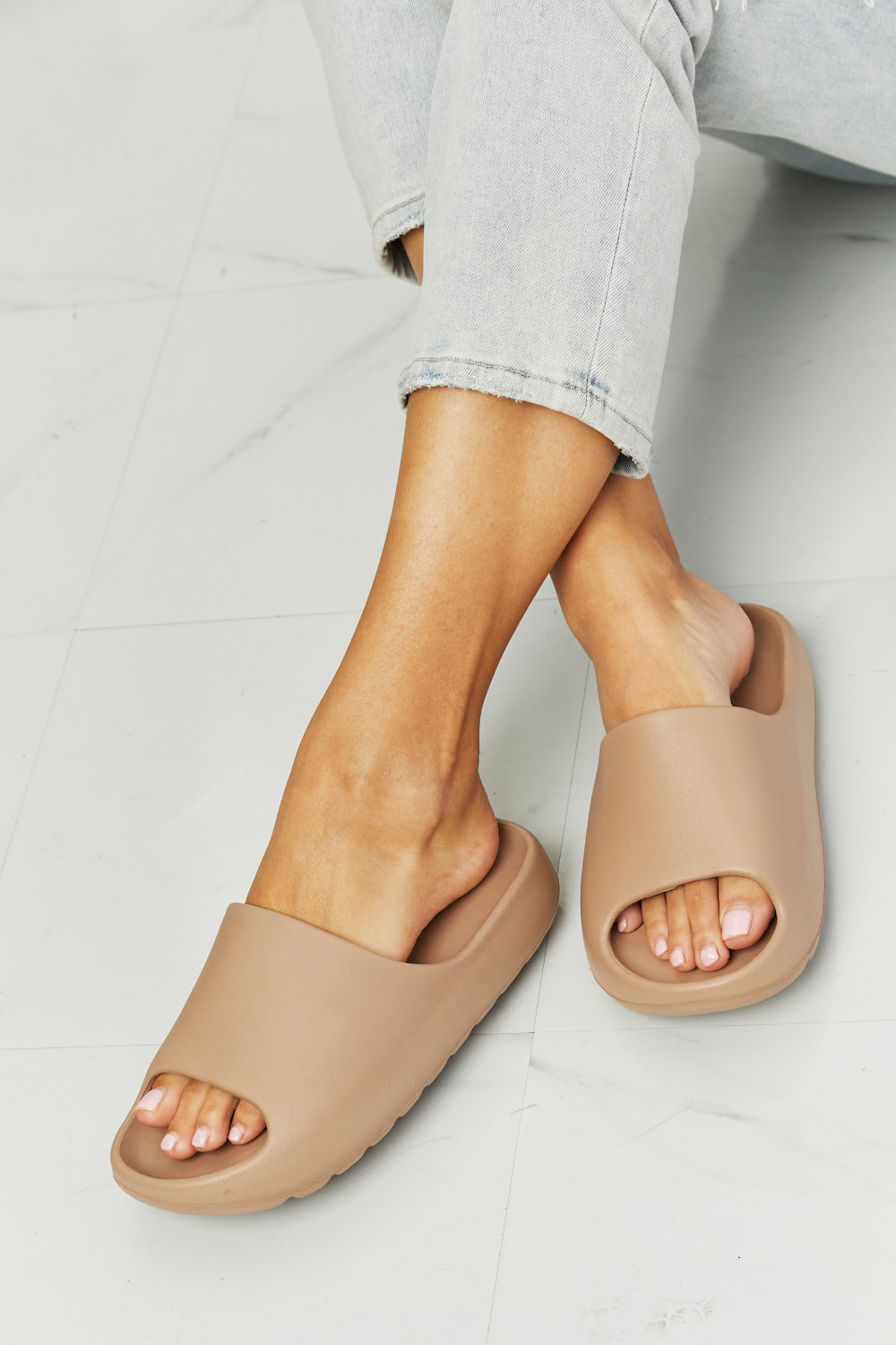 Comfort Cloud Beige | Slides