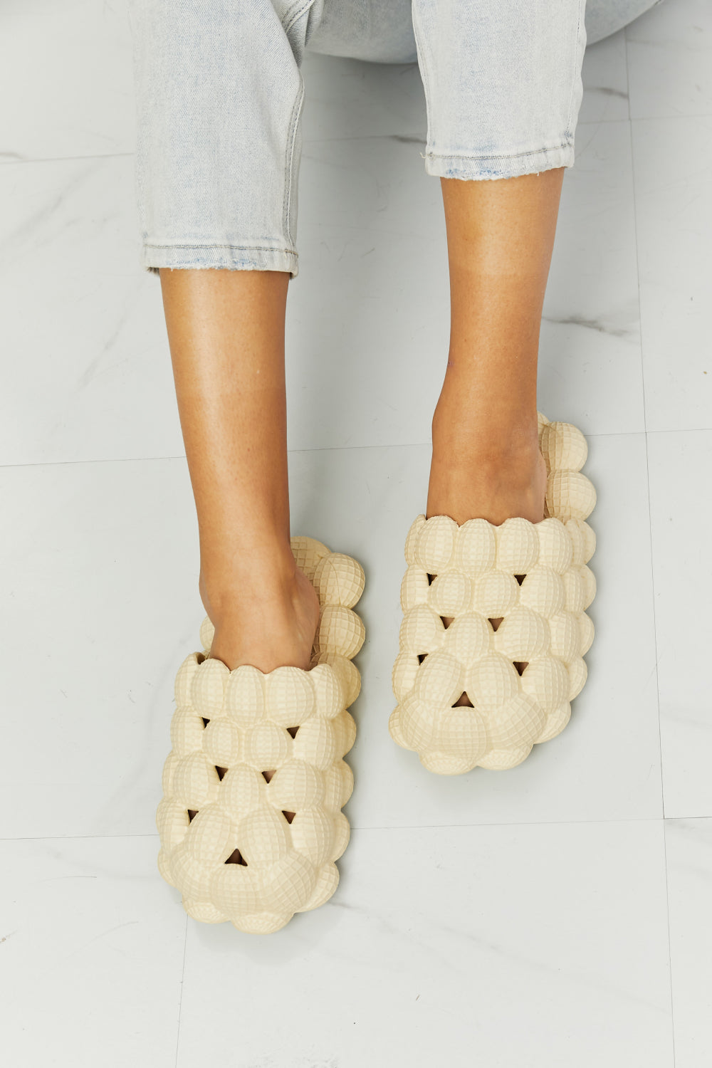 Bubble Cloud Khaki | Slides