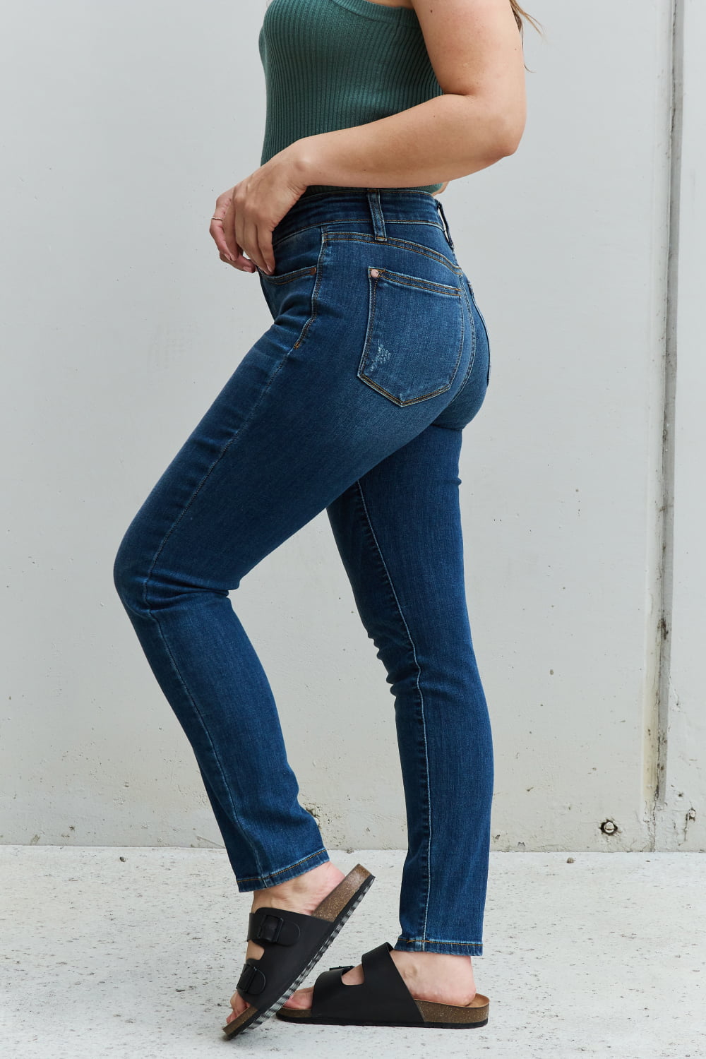 Mid Rise Cropped Relax Fit | Jeans