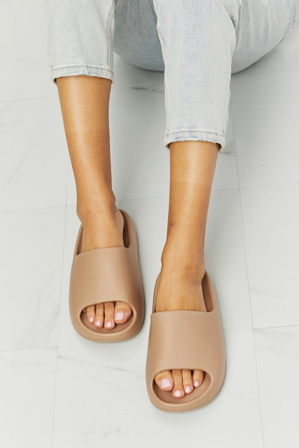 Comfort Cloud Beige | Slides