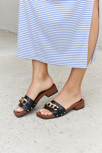 Square Toe Chain Clog | Sandal in Black