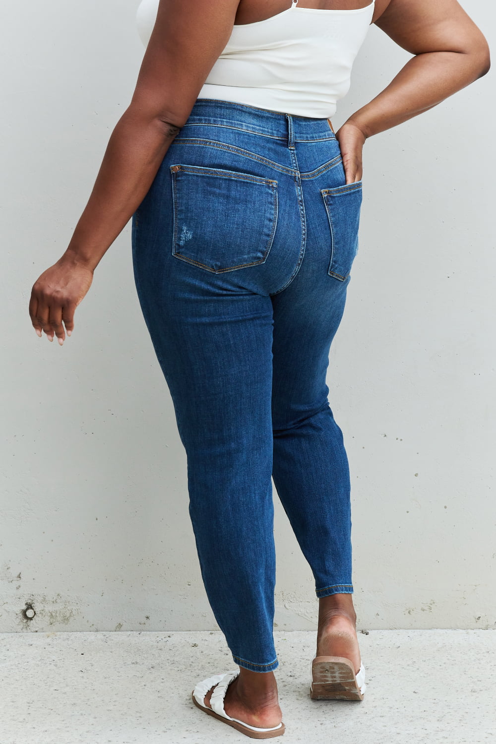 Mid Rise Cropped Relax Fit | Jeans