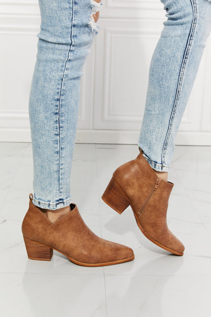 Embroidered Crossover Cowboy Caramel | Bootie